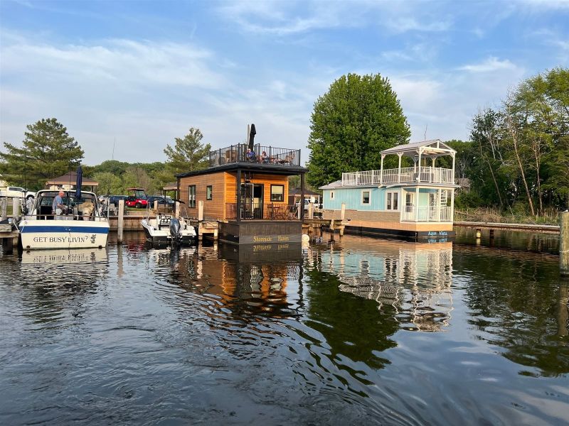 Floating Cottage Houseboat