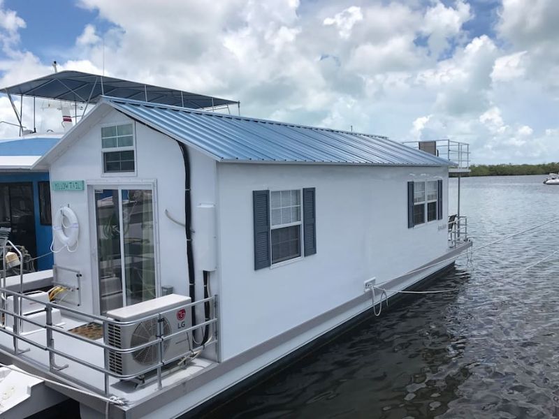 Aqua Lodge Houseboat