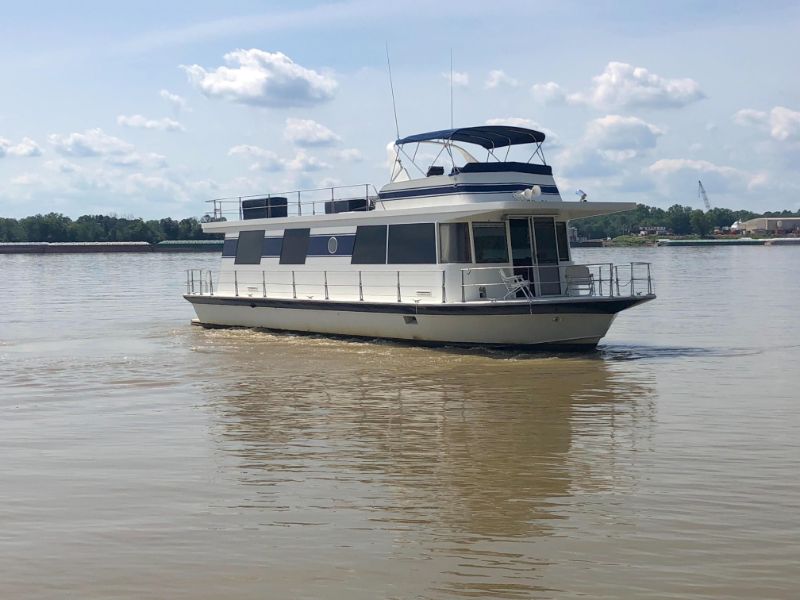 Pluckebaum Houseboat