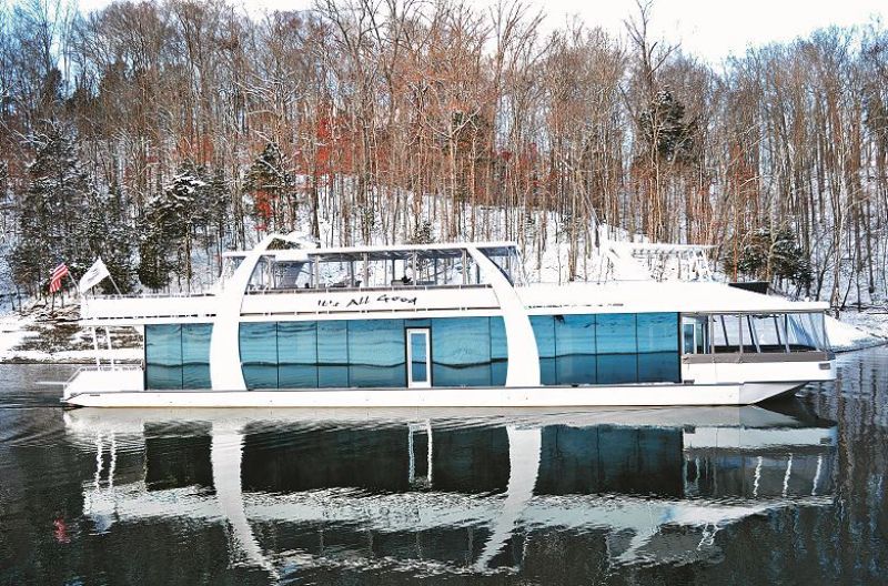 Thoroughbred Houseboats