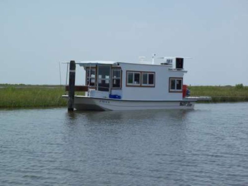 Carolina Skiff Houseboat