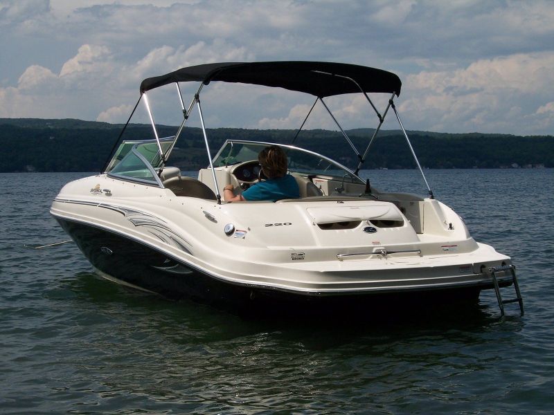 Sea Ray 220 Sundeck