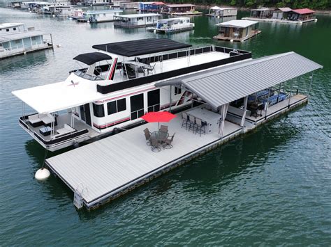 Horizon Yachts Houseboat