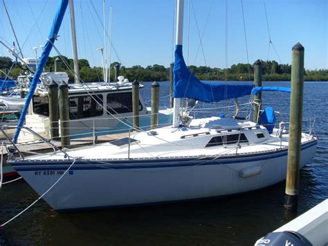 Hunter 28.5 sailboat