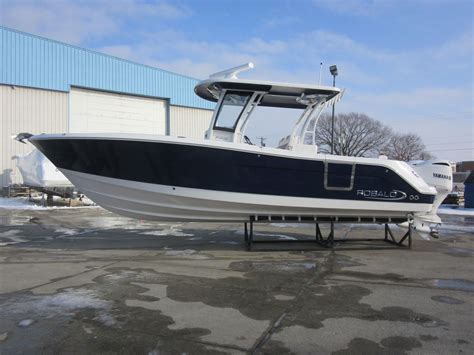 Robalo R302 Center Console