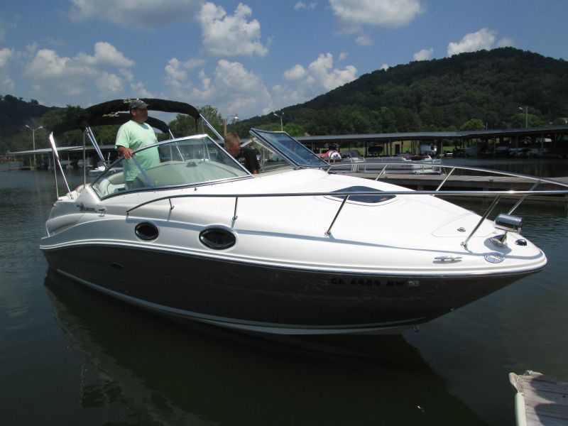 Sea Ray Sundancer 240