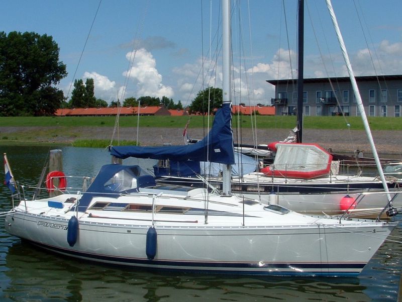 Beneteau First 305